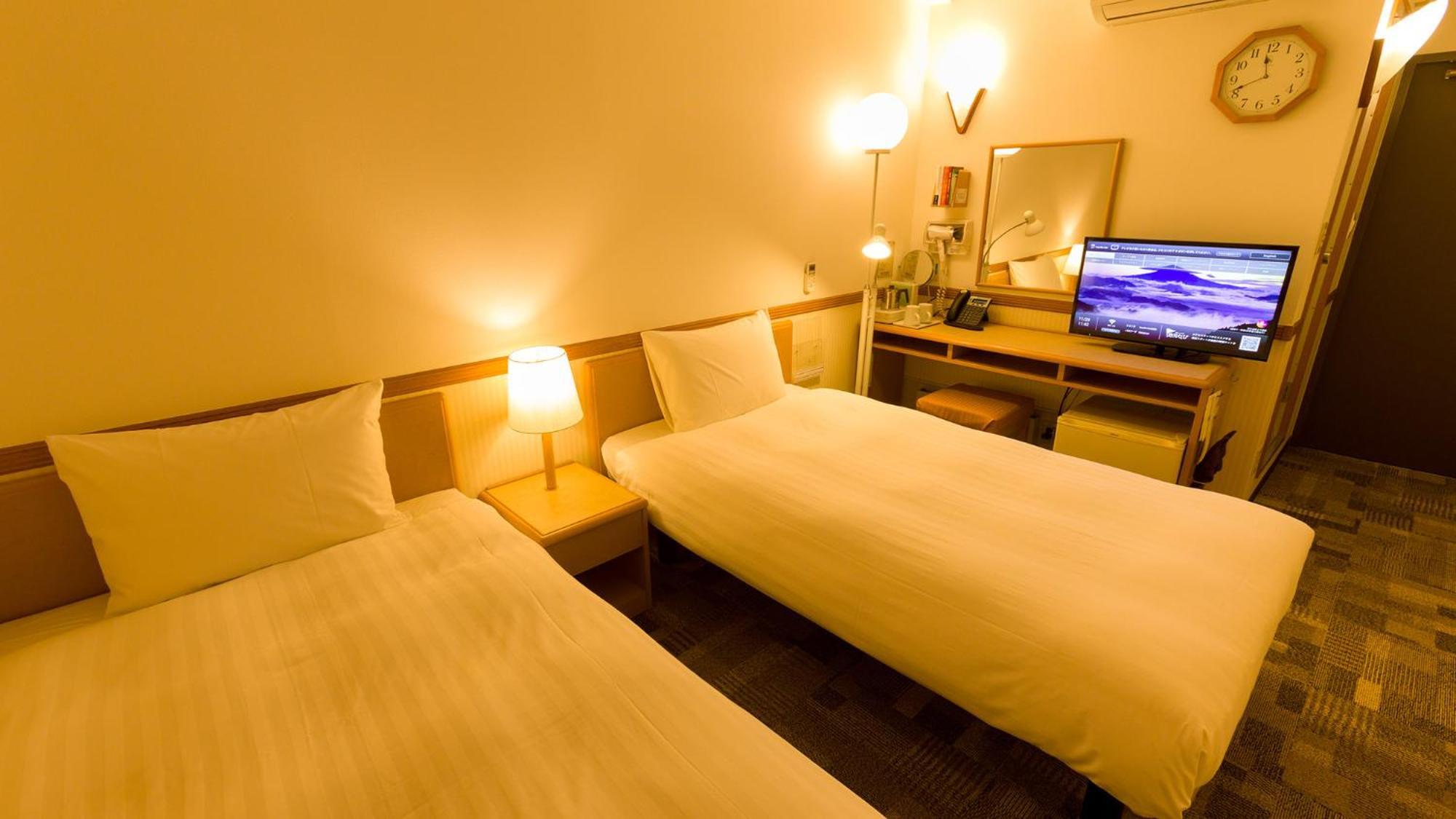 Toyoko Inn Naha Omoromachi Ekimae Rum bild