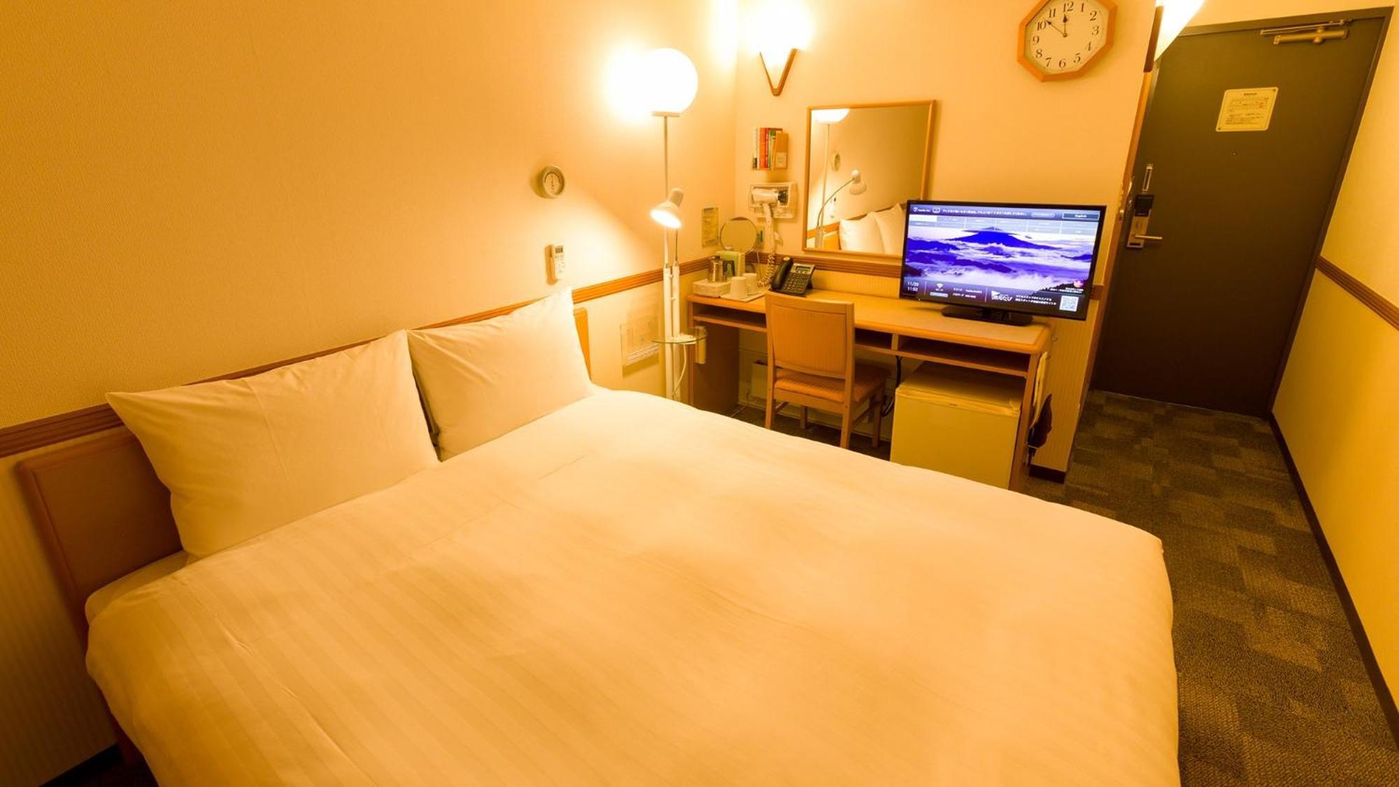 Toyoko Inn Naha Omoromachi Ekimae Rum bild