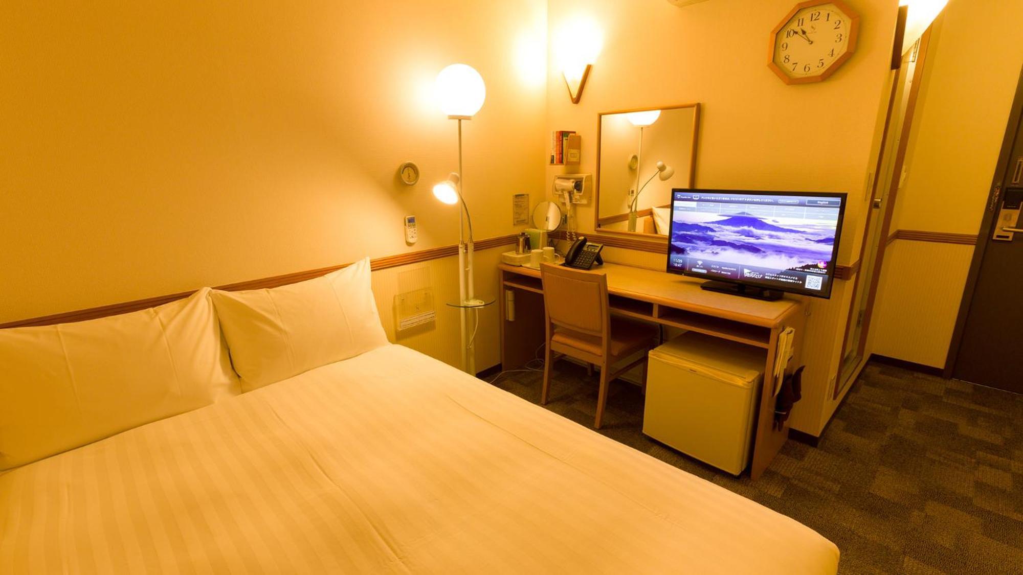 Toyoko Inn Naha Omoromachi Ekimae Rum bild