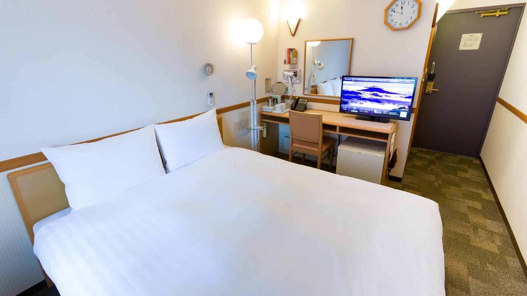 Toyoko Inn Naha Omoromachi Ekimae Rum bild