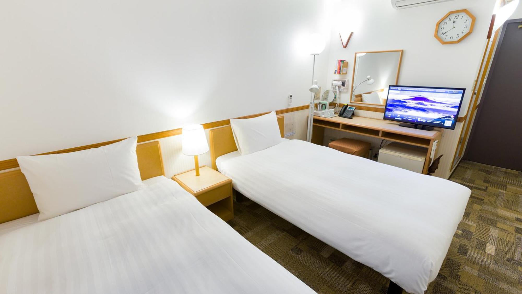Toyoko Inn Naha Omoromachi Ekimae Rum bild