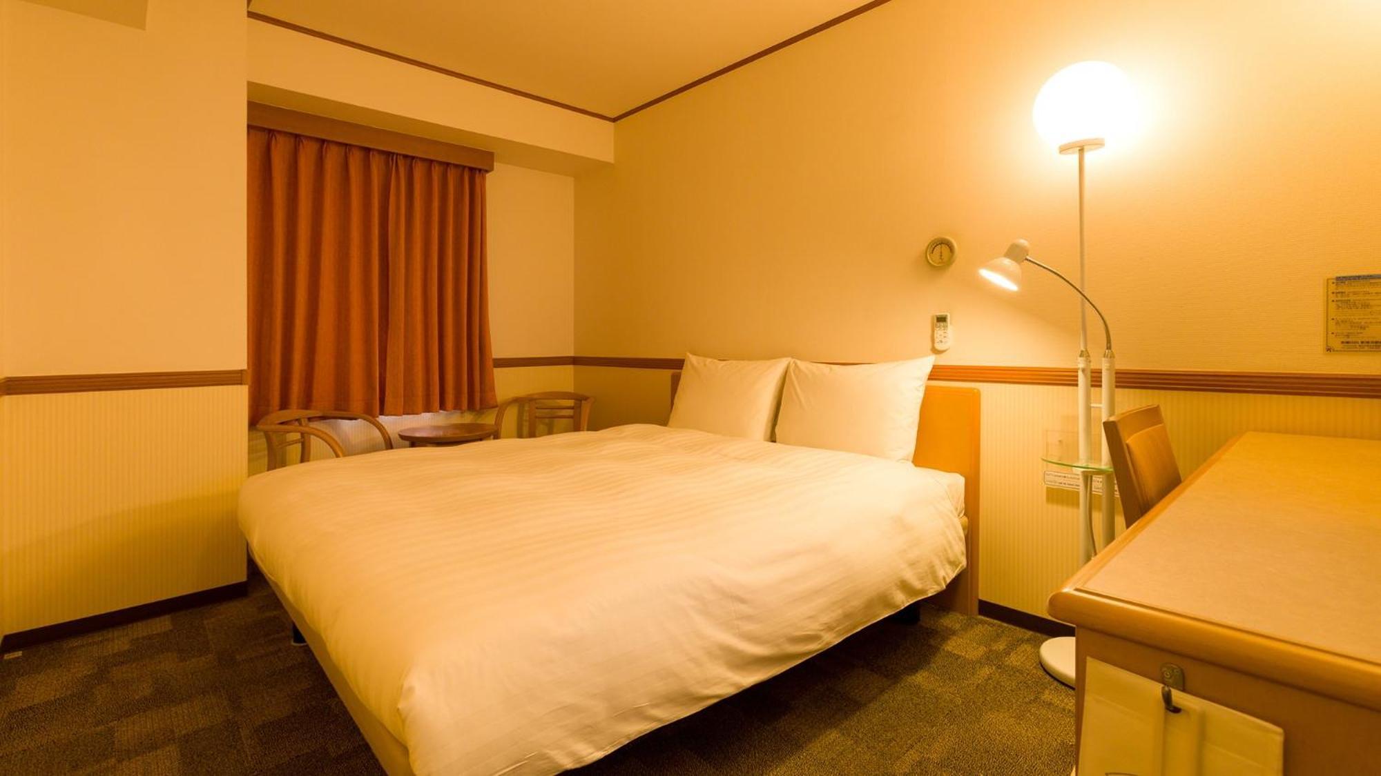 Toyoko Inn Naha Omoromachi Ekimae Rum bild