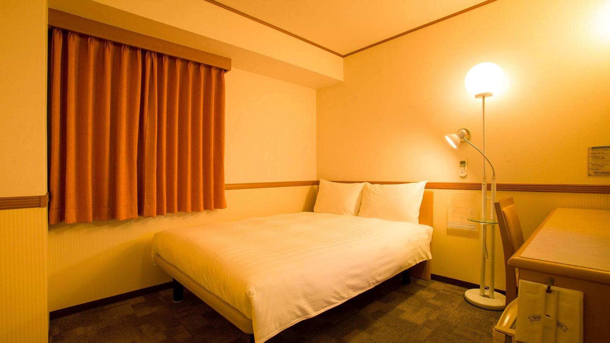 Toyoko Inn Naha Omoromachi Ekimae Rum bild