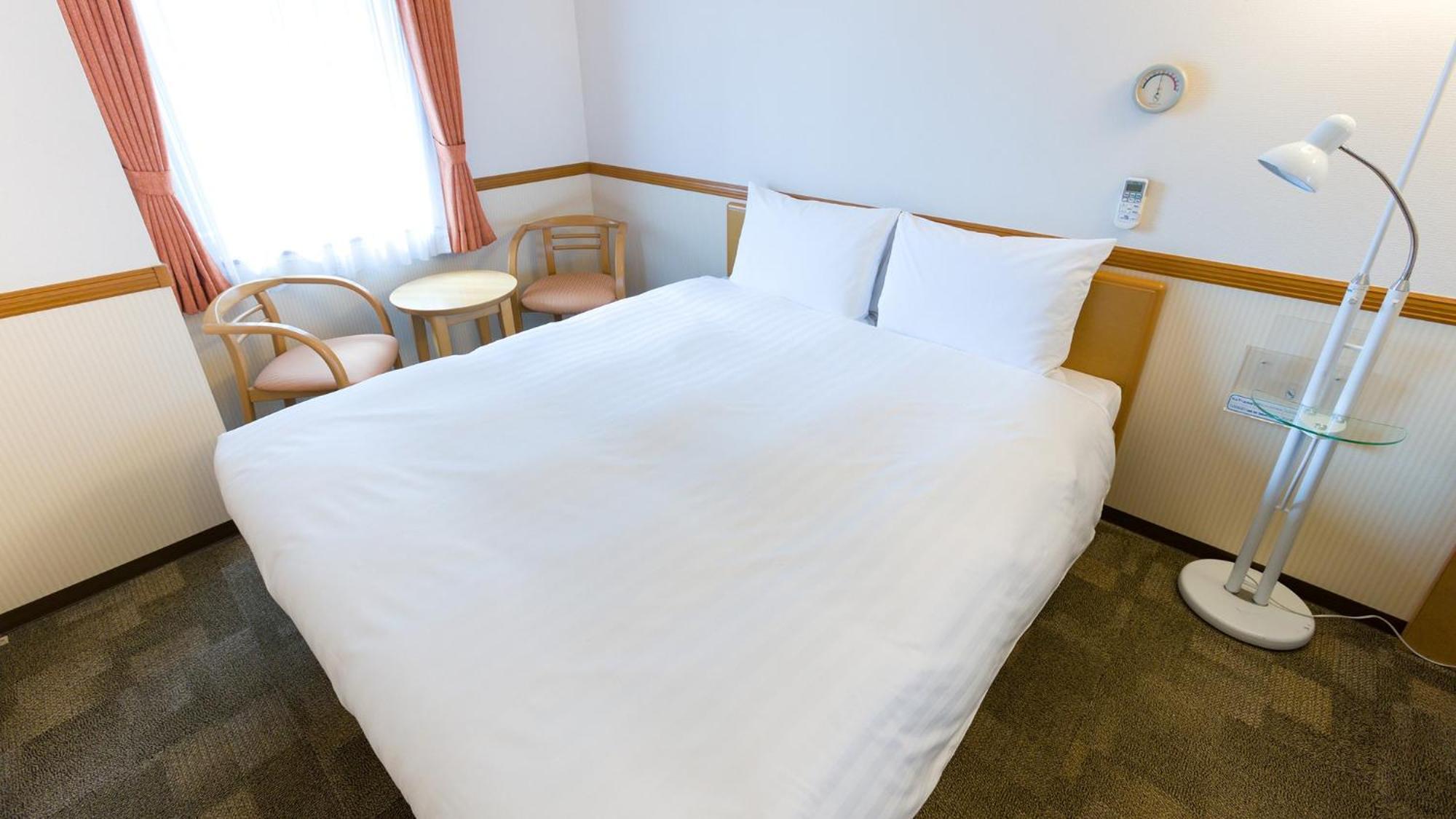 Toyoko Inn Naha Omoromachi Ekimae Rum bild